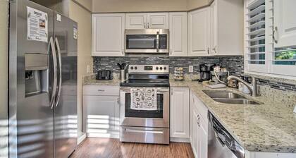 Beach-style Getaway w/ Lanai ~ 4 Mi to Beaches!