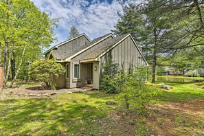 Interior - Deck & On-site Fishing Pond: Lake Harmony Home! (White Haven)