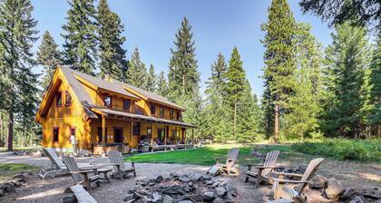 Cle Elum Mountain Cabin w/ Hot Tub & Trails!