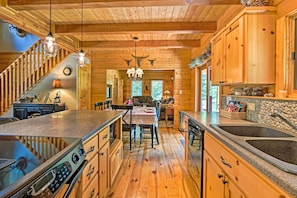 House (3 Bedrooms) | Interior