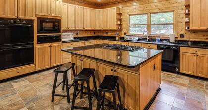 Idyllic Mtn Retreat w/ Hot Tub Near Shenandoah NP!