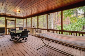 Front of property - Spacious 5,200-sq-ft Cabin in Shenandoah Valley (Maurertown)