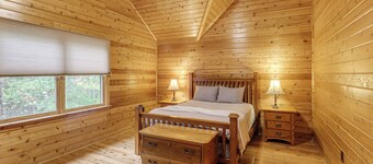 Idyllic Mtn Retreat w/ Hot Tub Near Shenandoah NP!