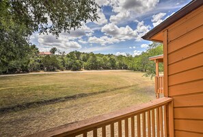 Property grounds - Wimberley Retreat w/ Grill < 2 Mi to Jacob's Well! (Wimberley)