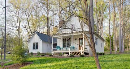 Enchanting Andersonville Home Steps to Norris Lake