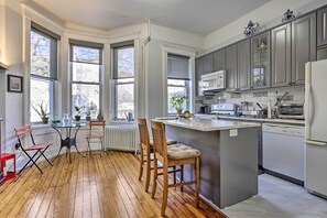 Interior - Contemporary Jersey City Abode ~ 5 Mi to Nyc! (Jersey City)