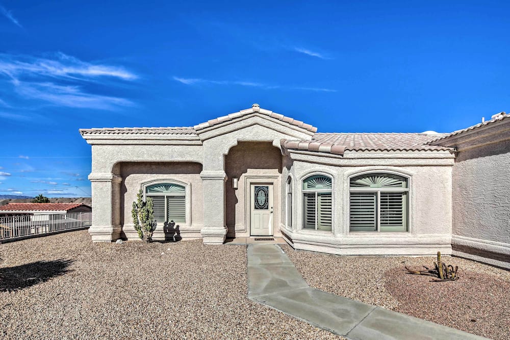Cozy Lake Havasu House w/ Views - 1 Mi to Water! - Desert Hills, AZ