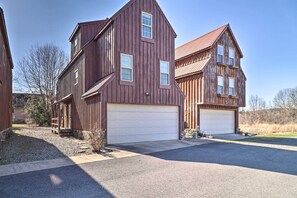 House (3 Bedrooms) | Interior - Little Red River Cabin: 1 Mi to Sugarloaf Mtn! (Heber Springs)