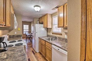 Nhà (3 Bedrooms) | Bếp riêng | Lò vi sóng, lò nướng, bếp nấu, máy rửa bát