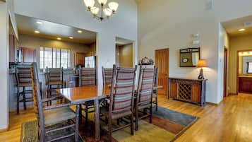 House (4 Bedrooms) | Interior
