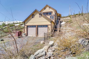 Interior - Furnished Deck + Gas Grill: South Lake Tahoe Home! (South Lake Tahoe)