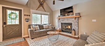 Lovely Roscommon Cabin < 3 Mi to Higgins Lake!