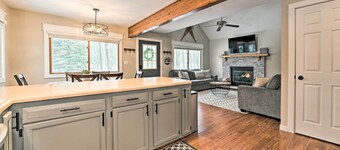 กระท่อมอัธยาศัยสวยในเมืองรอสโคมมอนน์ < 3 ไมล์จากหิคกินซ์เลค!