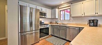 Lovely Roscommon Cabin < 3 Mi to Higgins Lake!