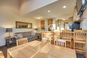 Interior - Cozy Alpine Escape: Ski-in/out at Lutsen Mtns (Lutsen)