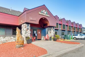 Interior - Cozy Alpine Escape: Ski-in/out at Lutsen Mtns (Lutsen)