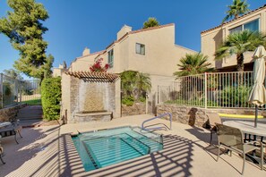 Apartment (2 Bedrooms) | Interior - First-floor Condo w/ Golf Course Views & Pool! (Scottsdale)