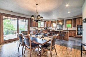 Microondas, horno, placa de cocina y lavavajillas