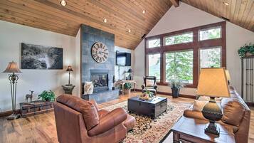 Maison (3 Bedrooms) | Aire de séjour | Téléviseur, foyer