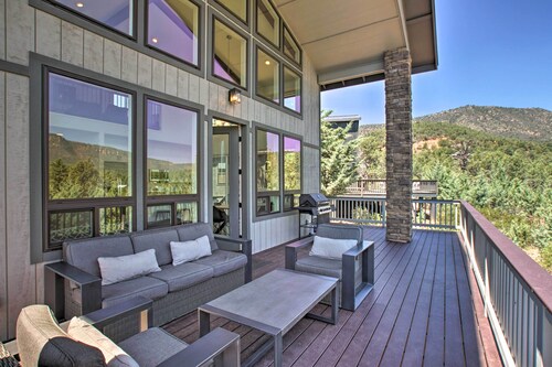 Fireplace, Mogollon Rim Views: Luxury Pine Home