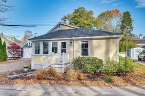 Cottage (2 Bedrooms) | Interior - Kennebunk Cottage w/ Yard < 1 Mi to Beach! (Kennebunk)