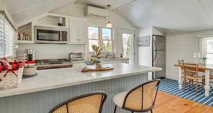 Kennebunk Cottage w/ Yard < 1 Mi to Beach!