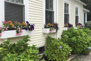 Cottage (2 Bedrooms) | Interior - Kennebunk Cottage w/ Yard < 1 Mi to Beach! (Kennebunk)