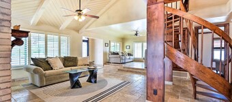 Pool & Putting Green: Pet-friendly Glendale Home