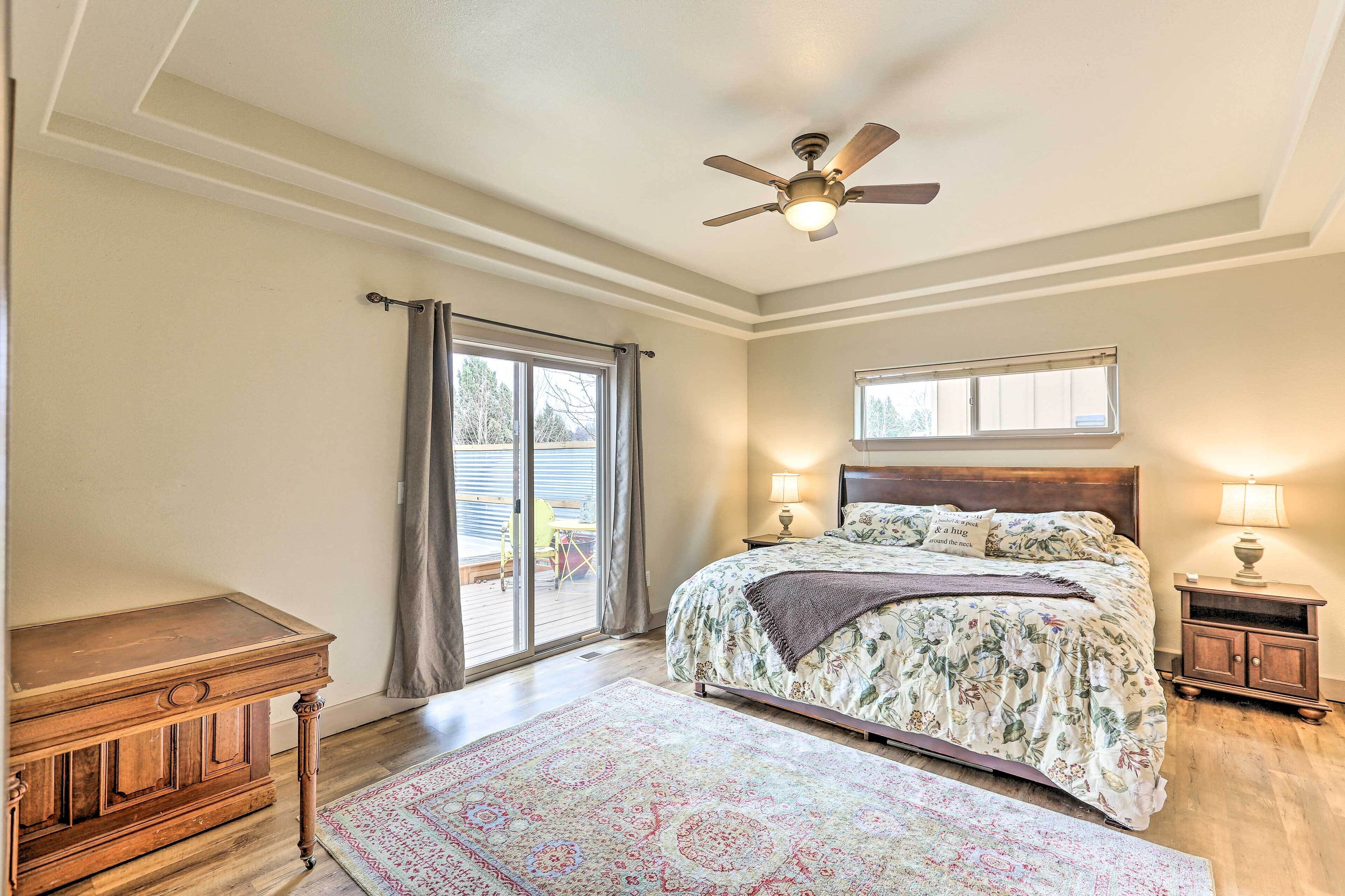 4 bedrooms, laptop workspace, iron/ironing board, bed sheets