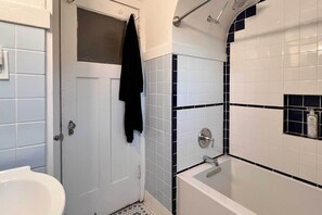 Apartment (2 Bedrooms) | Interior - Chic Milwaukee Apartment in Hip Neighborhood! (Milwaukee)