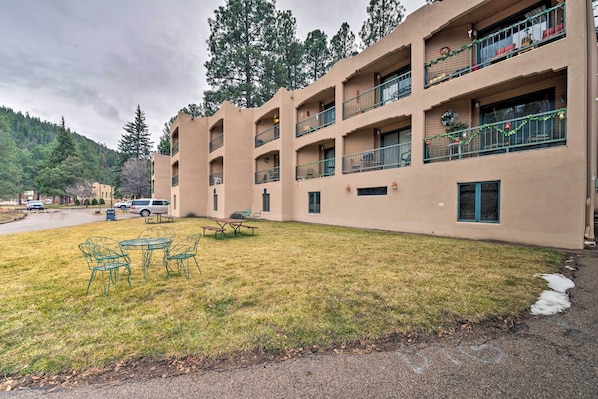 Interior - Cozy Ruidoso Condo by Grindstone Lake + Skiing! (Ruidoso)
