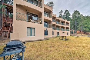Interior - Cozy Ruidoso Condo by Grindstone Lake + Skiing! (Ruidoso)