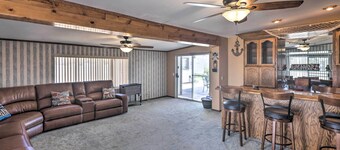 4 Mi to Lake Havasu: Luxe Home in Arizona!