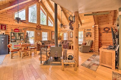 2-acre Cabin in Pinetop-lakeside w/ Fenced Yard