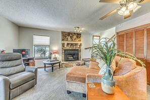 Apartment (2 Bedrooms) | Interior - Condo w/ Hot Tub ~ 4 Miles to Ruidoso Winter Park! (Ruidoso)