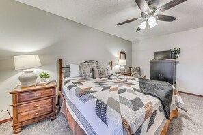 Apartment (2 Bedrooms) | Interior - Condo w/ Hot Tub ~ 4 Miles to Ruidoso Winter Park! (Ruidoso)