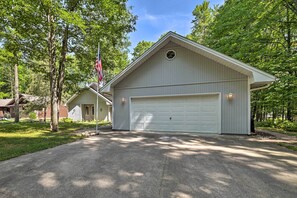 Interior - Michigan Golf Course Retreat w/ Gameroom & Hot tub (Gaylord)