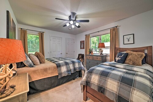 Michigan Golf Course Retreat w/ Gameroom & Hot tub