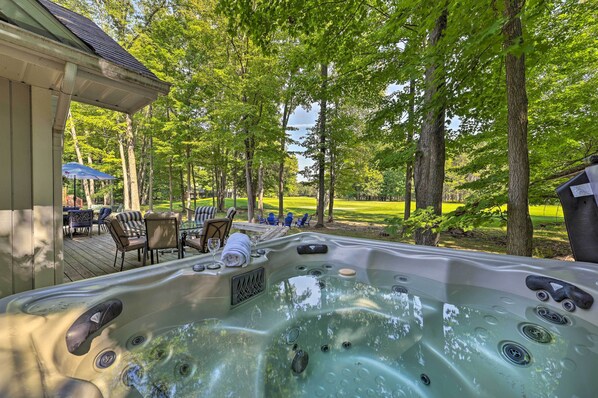 Outdoor spa tub - Michigan Golf Course Retreat w/ Gameroom & Hot tub (Gaylord)