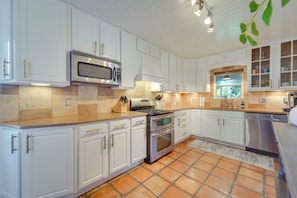 Interior - Lovely Lubbock Home w/ Furnished Deck & Grill (Lubbock)