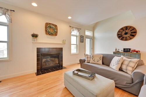 Bright Condo w/ Community Perks: Near Ski Quechee!