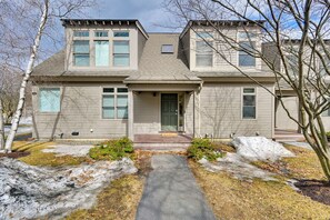 Apartment (2 Bedrooms) | Interior - Bright Condo w/ Community Perks: Near Ski Quechee! (Quechee)