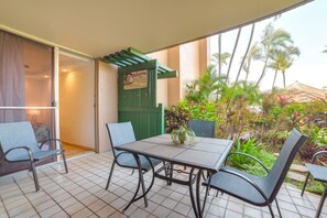 Outdoor dining - Maui Vacation Rental w/ Heated Pool Access! (Wailuku)
