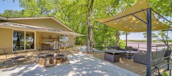 Waterfront Retreat w/ Deck on Lake Eufaula!