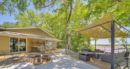 Waterfront Retreat w/ Deck on Lake Eufaula!