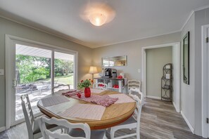 Interior - Waterfront Retreat w/ Deck on Lake Eufaula! (Checotah)