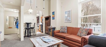 Walk to Water St & River: Quaint Saugatuck Apt