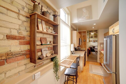 Walk to Water St & River: Quaint Saugatuck Apt