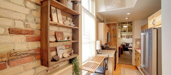 Walk to Water St & River: Quaint Saugatuck Apt