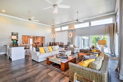 St Pete Beach Home With Pool - Walk to Beach!